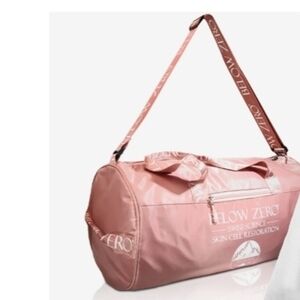Below Zero New Pink Duffle Bag with Adjustable Straps. New In Plastic Bag.